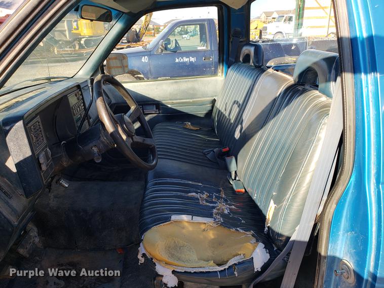 image for item AV9485 1992 GMC 1500 pickup truck