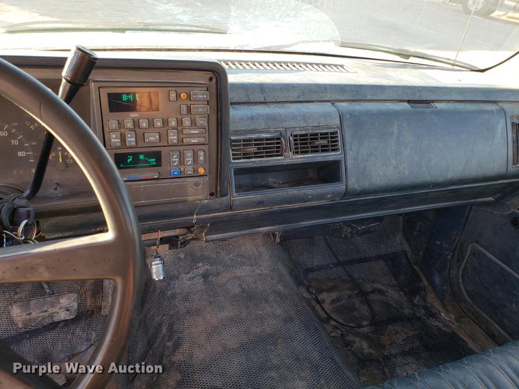 image for item AV9485 1992 GMC 1500 pickup truck