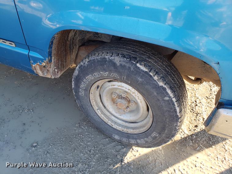 image for item AV9485 1992 GMC 1500 pickup truck