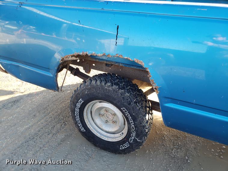 image for item AV9485 1992 GMC 1500 pickup truck