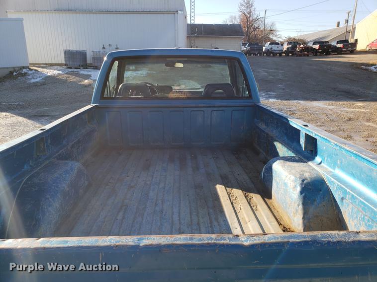 image for item AV9485 1992 GMC 1500 pickup truck