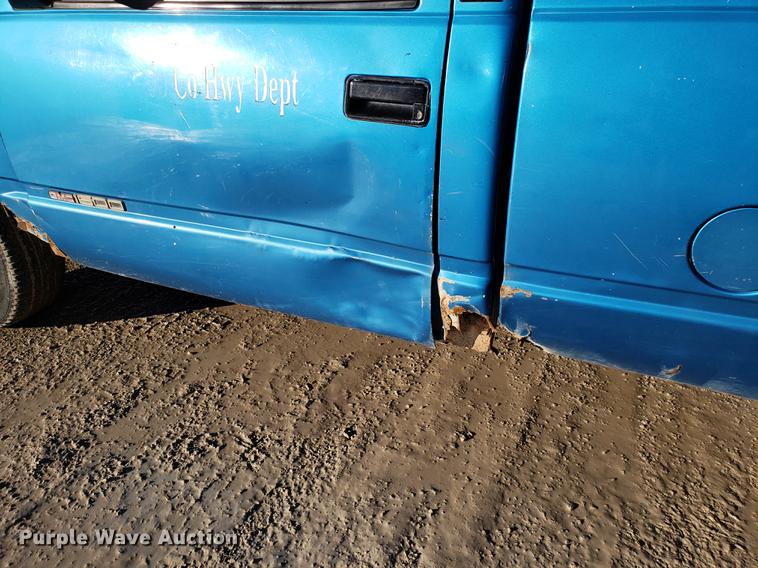 image for item AV9485 1992 GMC 1500 pickup truck