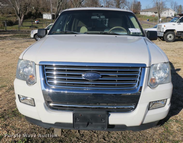 image for item DB8933 2008 Ford Explorer SUV