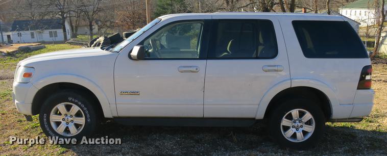 image for item DB8933 2008 Ford Explorer SUV