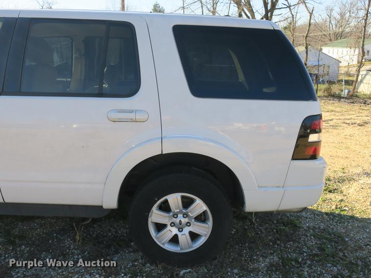 image for item DB8933 2008 Ford Explorer SUV