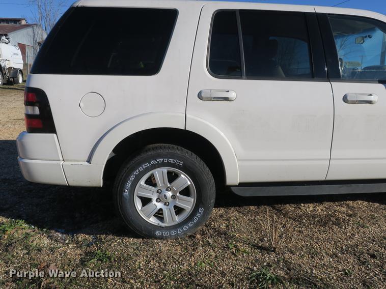image for item DB8933 2008 Ford Explorer SUV