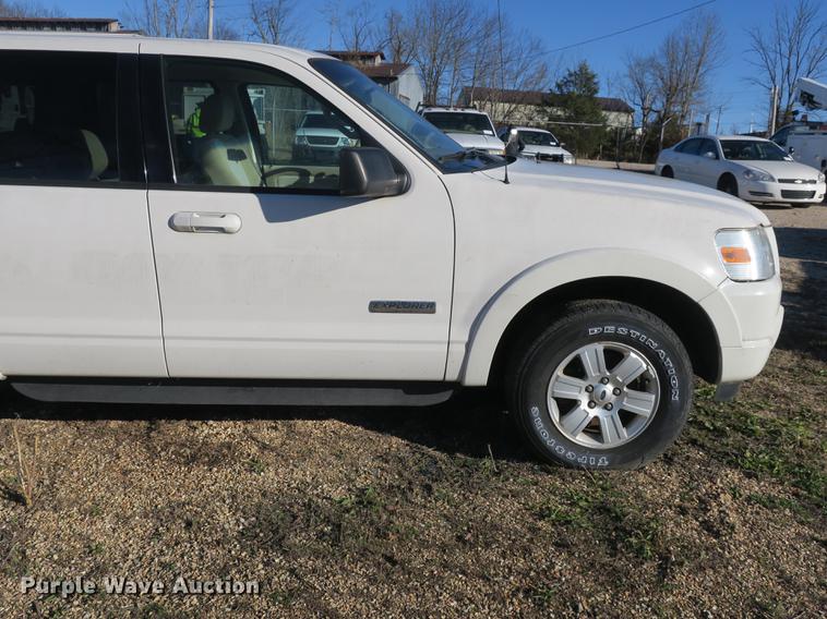 image for item DB8933 2008 Ford Explorer SUV