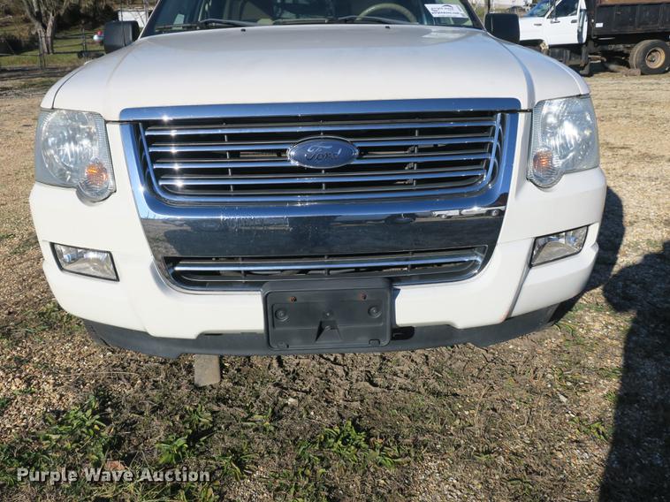 image for item DB8933 2008 Ford Explorer SUV