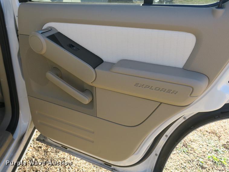 image for item DB8933 2008 Ford Explorer SUV