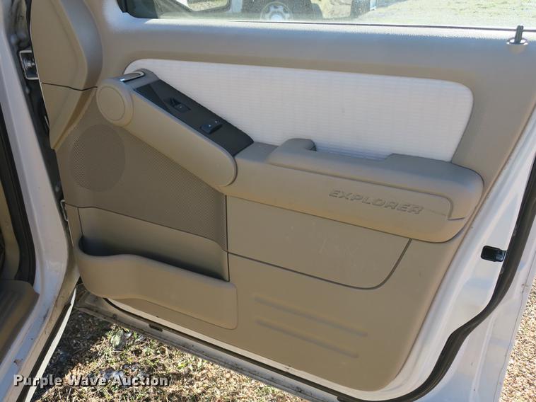 image for item DB8933 2008 Ford Explorer SUV