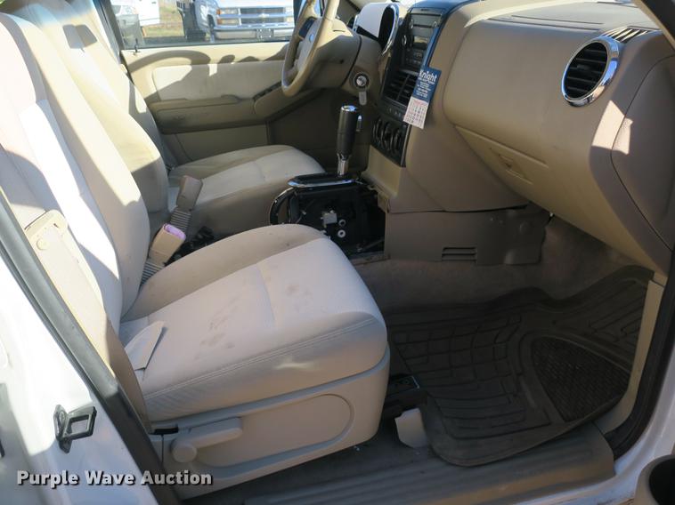 image for item DB8933 2008 Ford Explorer SUV