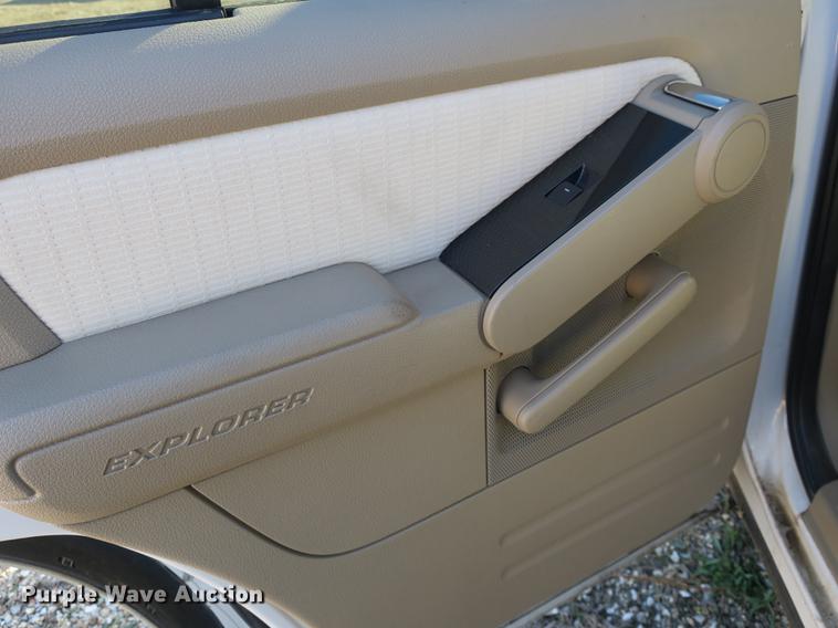 image for item DB8933 2008 Ford Explorer SUV