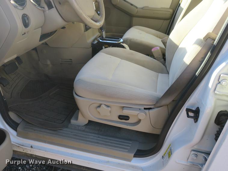 image for item DB8933 2008 Ford Explorer SUV