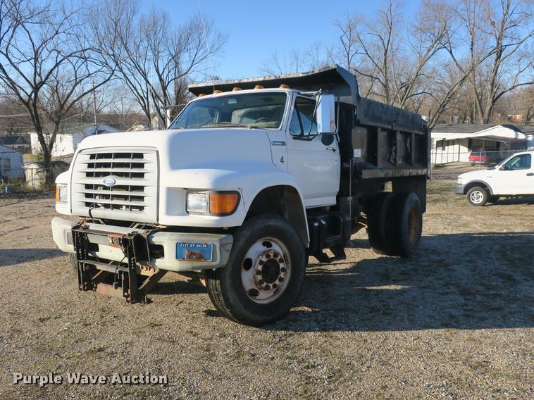 image for item DB8936 1997 Ford F700 dump truck