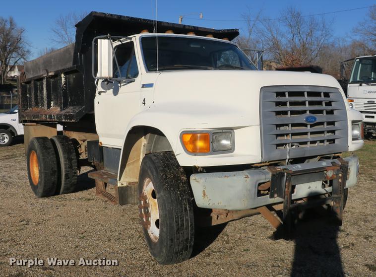 image for item DB8936 1997 Ford F700 dump truck