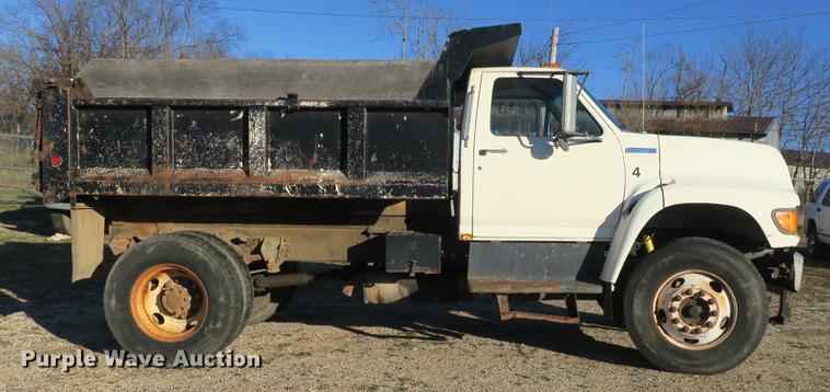 image for item DB8936 1997 Ford F700 dump truck