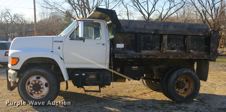 image for item DB8936 1997 Ford F700 dump truck