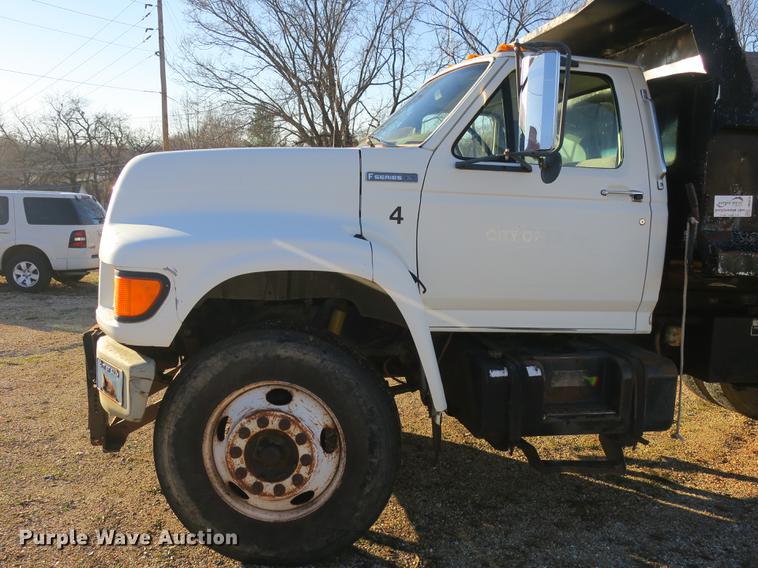 image for item DB8936 1997 Ford F700 dump truck