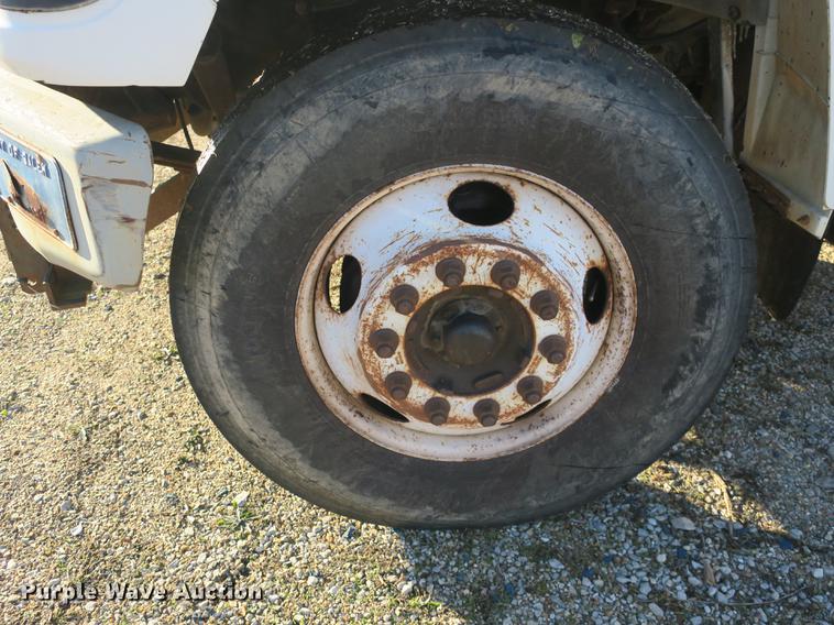 image for item DB8936 1997 Ford F700 dump truck