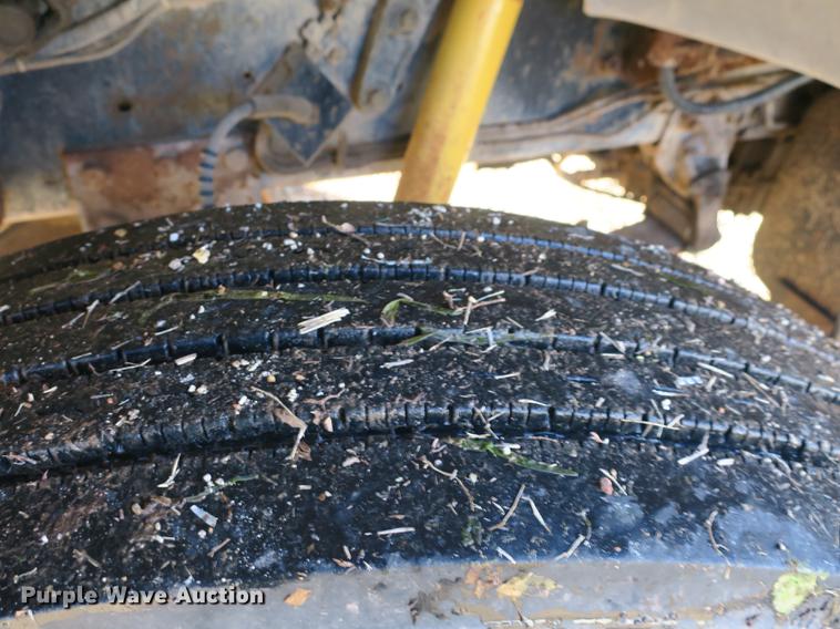 image for item DB8936 1997 Ford F700 dump truck