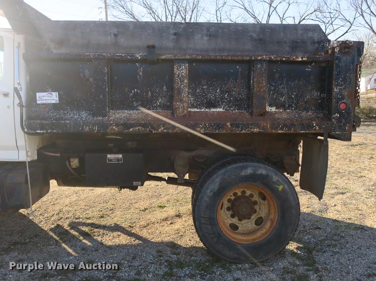 image for item DB8936 1997 Ford F700 dump truck
