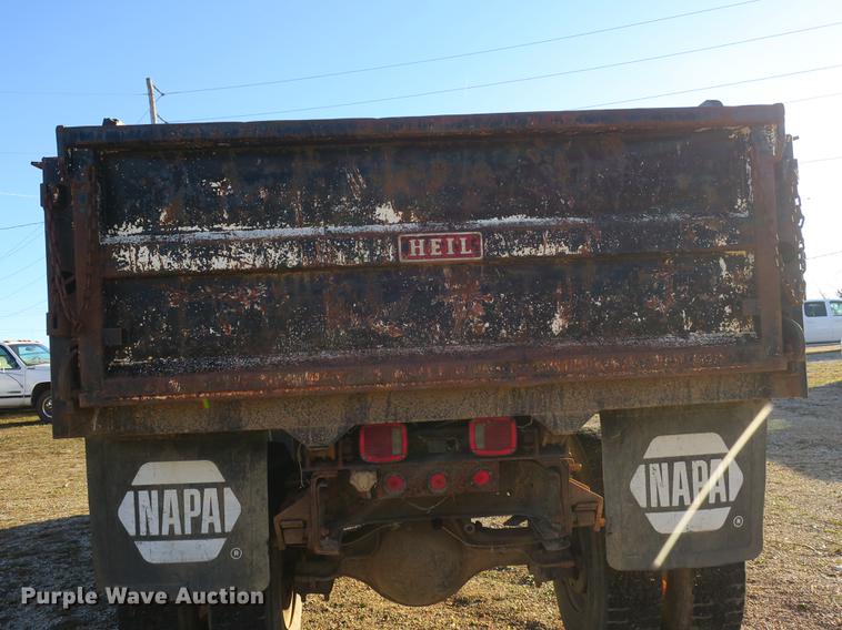 image for item DB8936 1997 Ford F700 dump truck