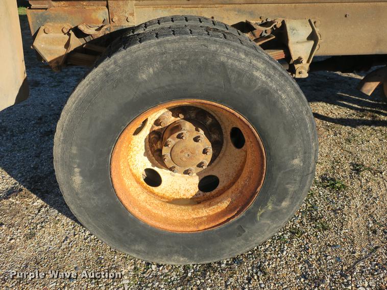 image for item DB8936 1997 Ford F700 dump truck