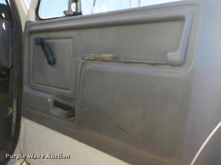 image for item DB8936 1997 Ford F700 dump truck