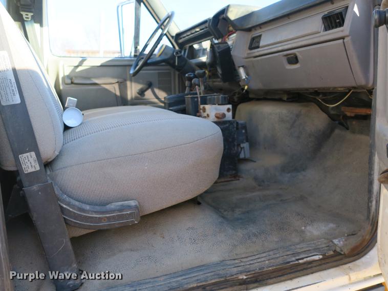 image for item DB8936 1997 Ford F700 dump truck