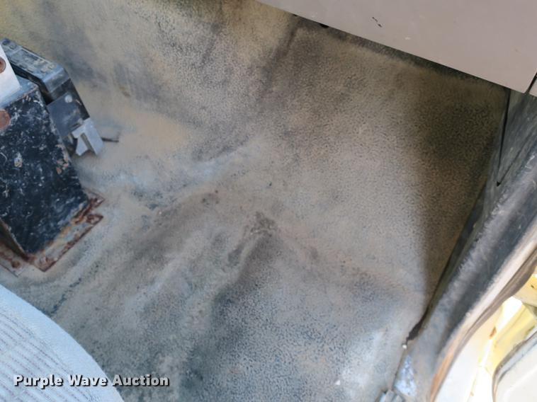 image for item DB8936 1997 Ford F700 dump truck