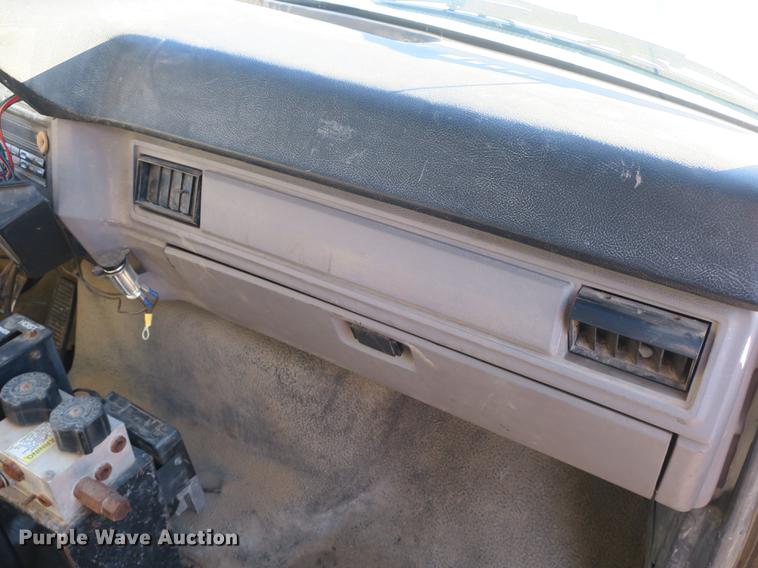 image for item DB8936 1997 Ford F700 dump truck