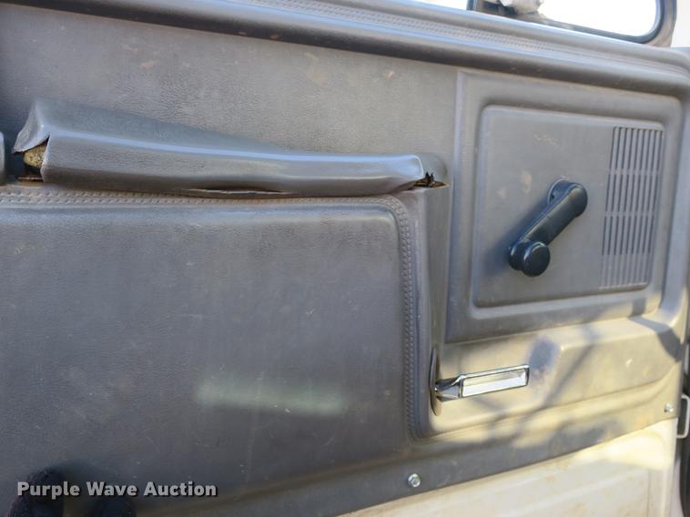 image for item DB8936 1997 Ford F700 dump truck