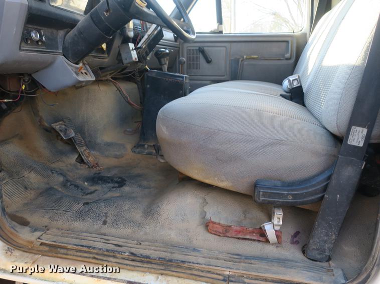 image for item DB8936 1997 Ford F700 dump truck