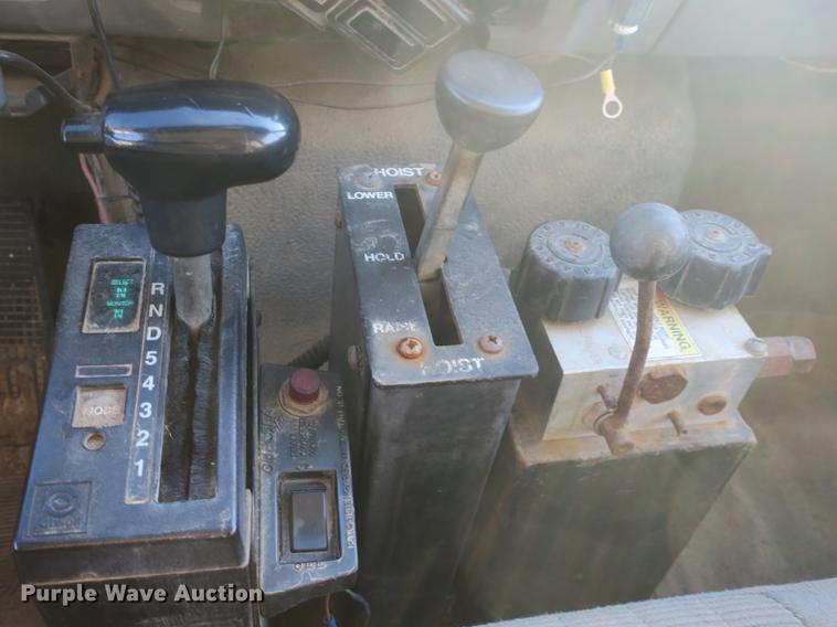 image for item DB8936 1997 Ford F700 dump truck