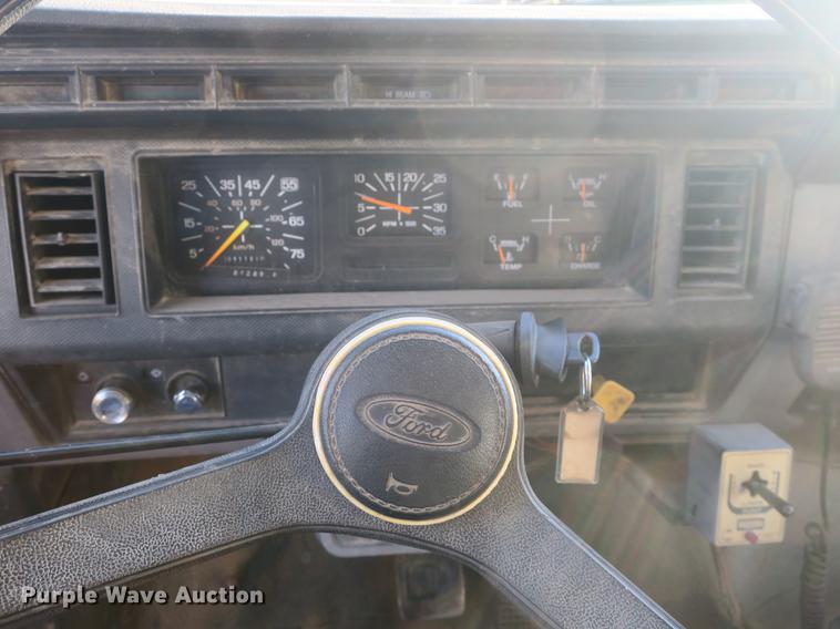 image for item DB8936 1997 Ford F700 dump truck