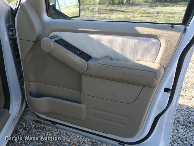 image for item DB8939 2008 Ford Explorer XLT SUV