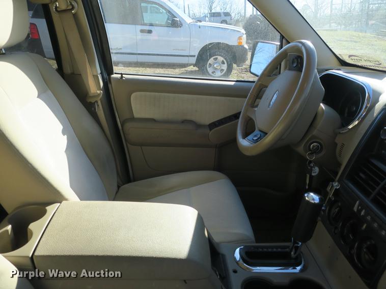 image for item DB8939 2008 Ford Explorer XLT SUV