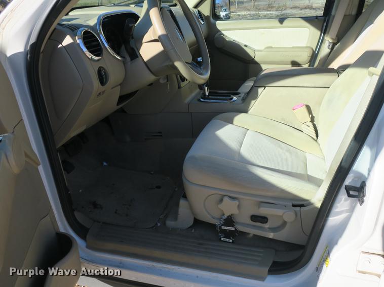 image for item DB8939 2008 Ford Explorer XLT SUV