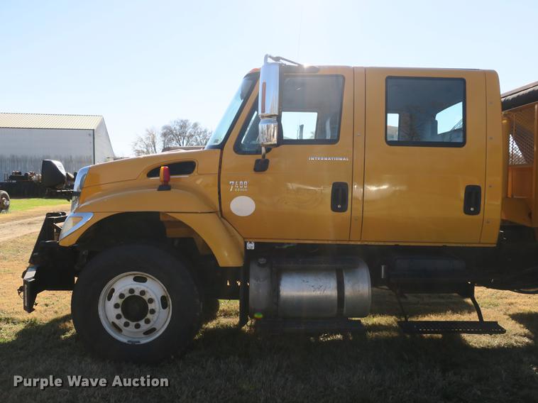 image for item DB8950 2005 International 7400 dump truck