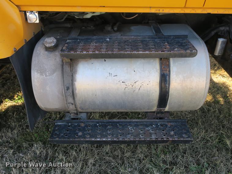 image for item DB8950 2005 International 7400 dump truck