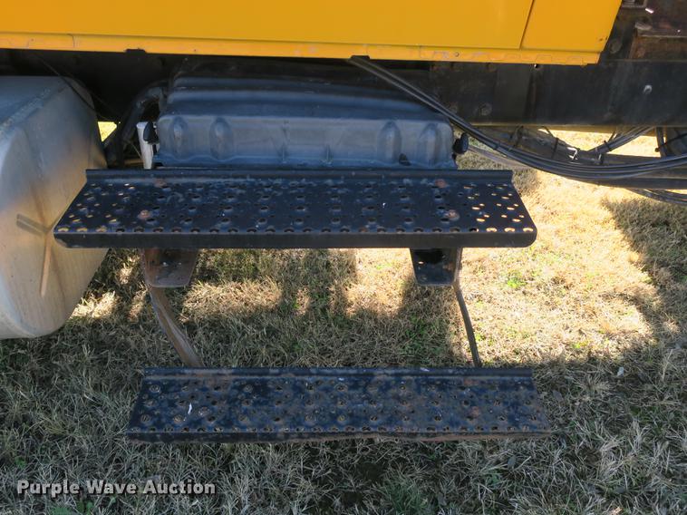 image for item DB8950 2005 International 7400 dump truck