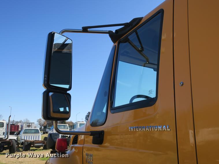 image for item DB8950 2005 International 7400 dump truck