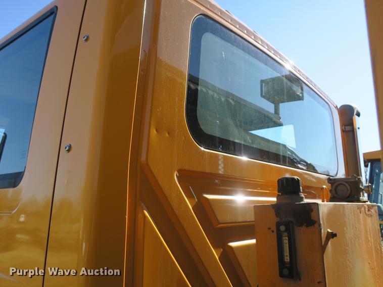 image for item DB8950 2005 International 7400 dump truck