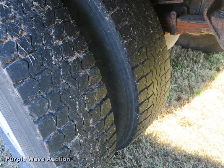 image for item DB8950 2005 International 7400 dump truck