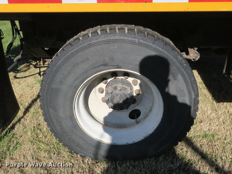 image for item DB8950 2005 International 7400 dump truck