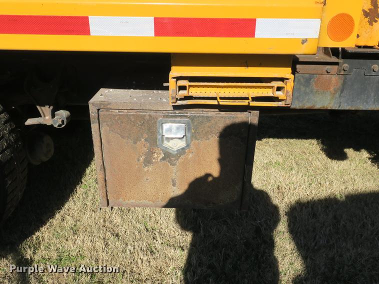 image for item DB8950 2005 International 7400 dump truck