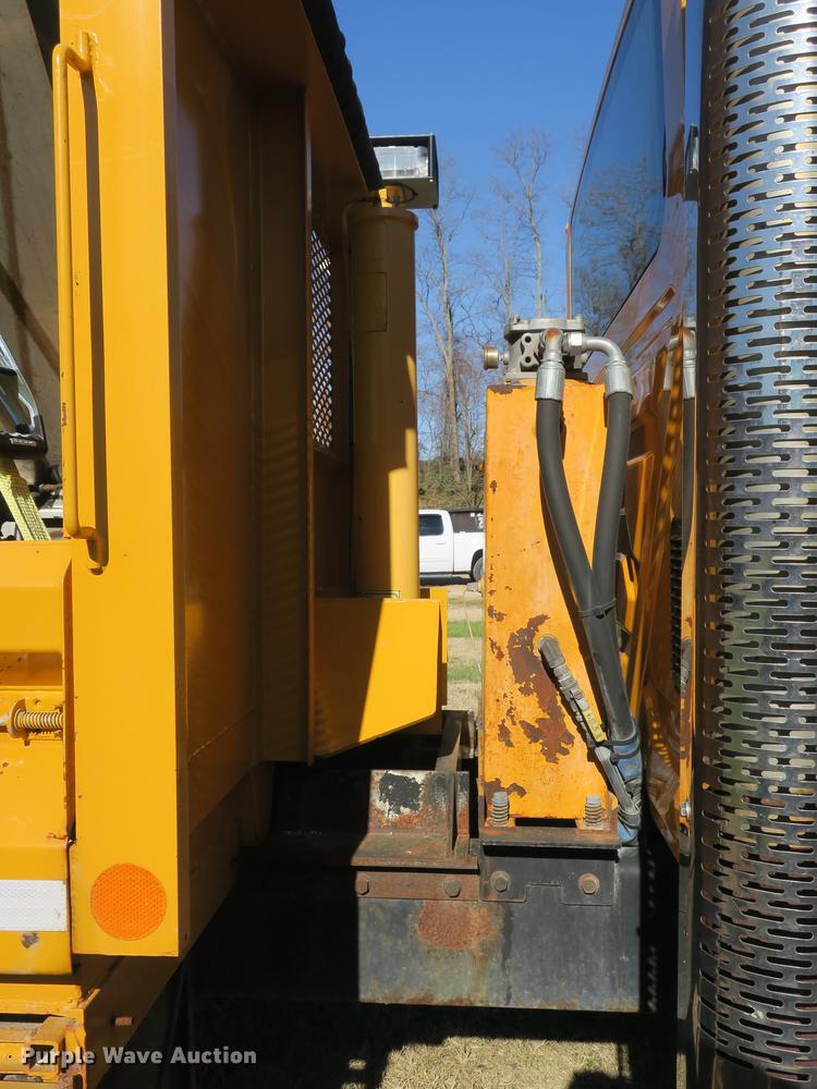 image for item DB8950 2005 International 7400 dump truck