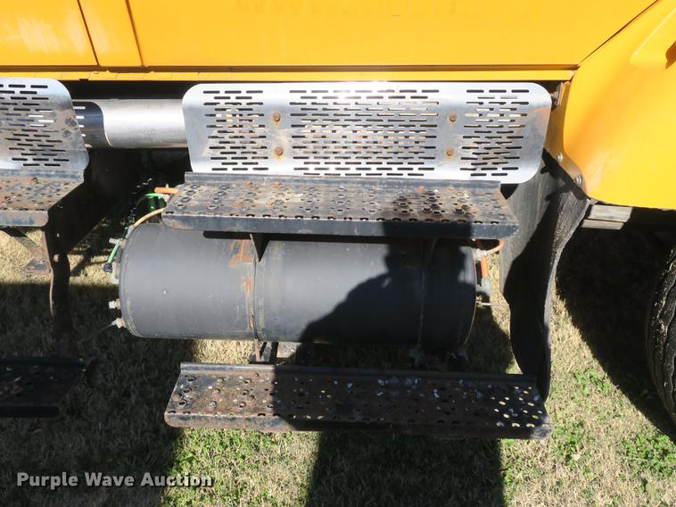 image for item DB8950 2005 International 7400 dump truck