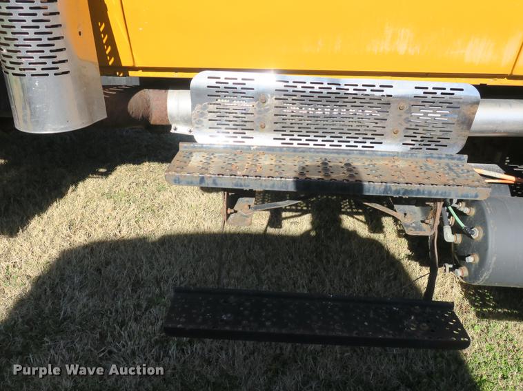 image for item DB8950 2005 International 7400 dump truck