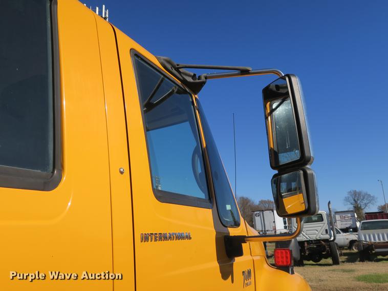 image for item DB8950 2005 International 7400 dump truck